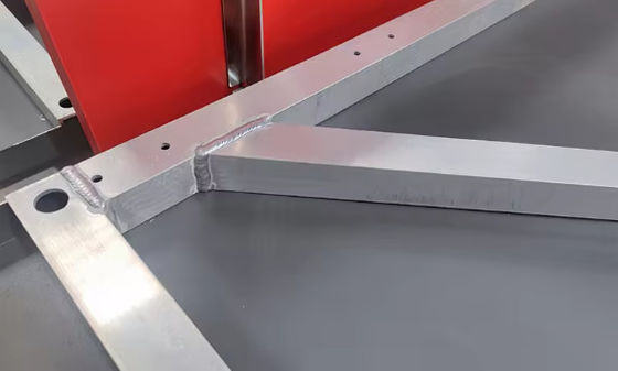 Vervaardiging van naadloze platen van metaal Lassen van kleine metalen onderdelen